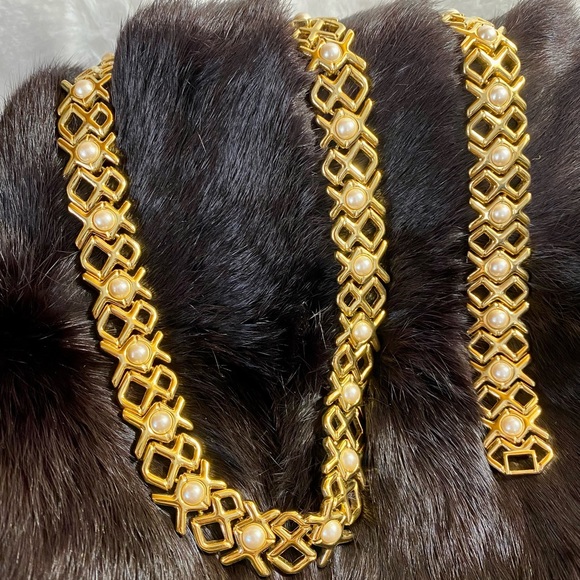 Vintage Monet Gold & Pearl XOX Statement Chocker Necklace and Bracelet Set - Picture 7 of 16
